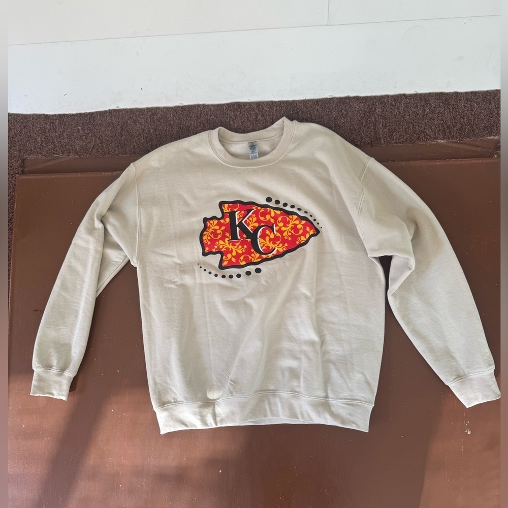 Gildan Kansas City Chiefs Logo Crewneck Sweater. Unisex Large